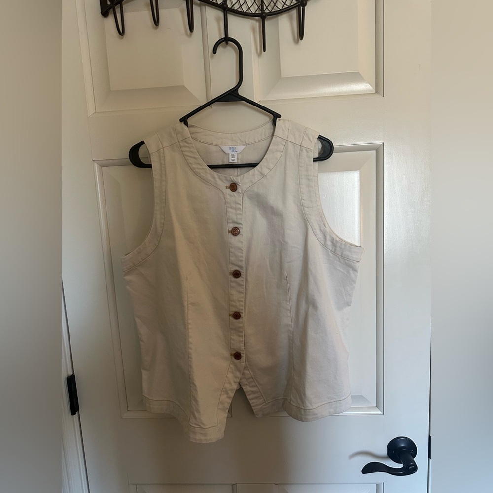 XXL - Time and Tru Cream Sleeveless Button-Front Top